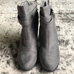 Charlotte Russe Buckle ankle Bootie || Size 9